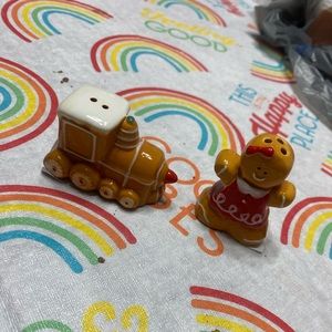 Adorable Christmas Salt and Pepper Shakers!